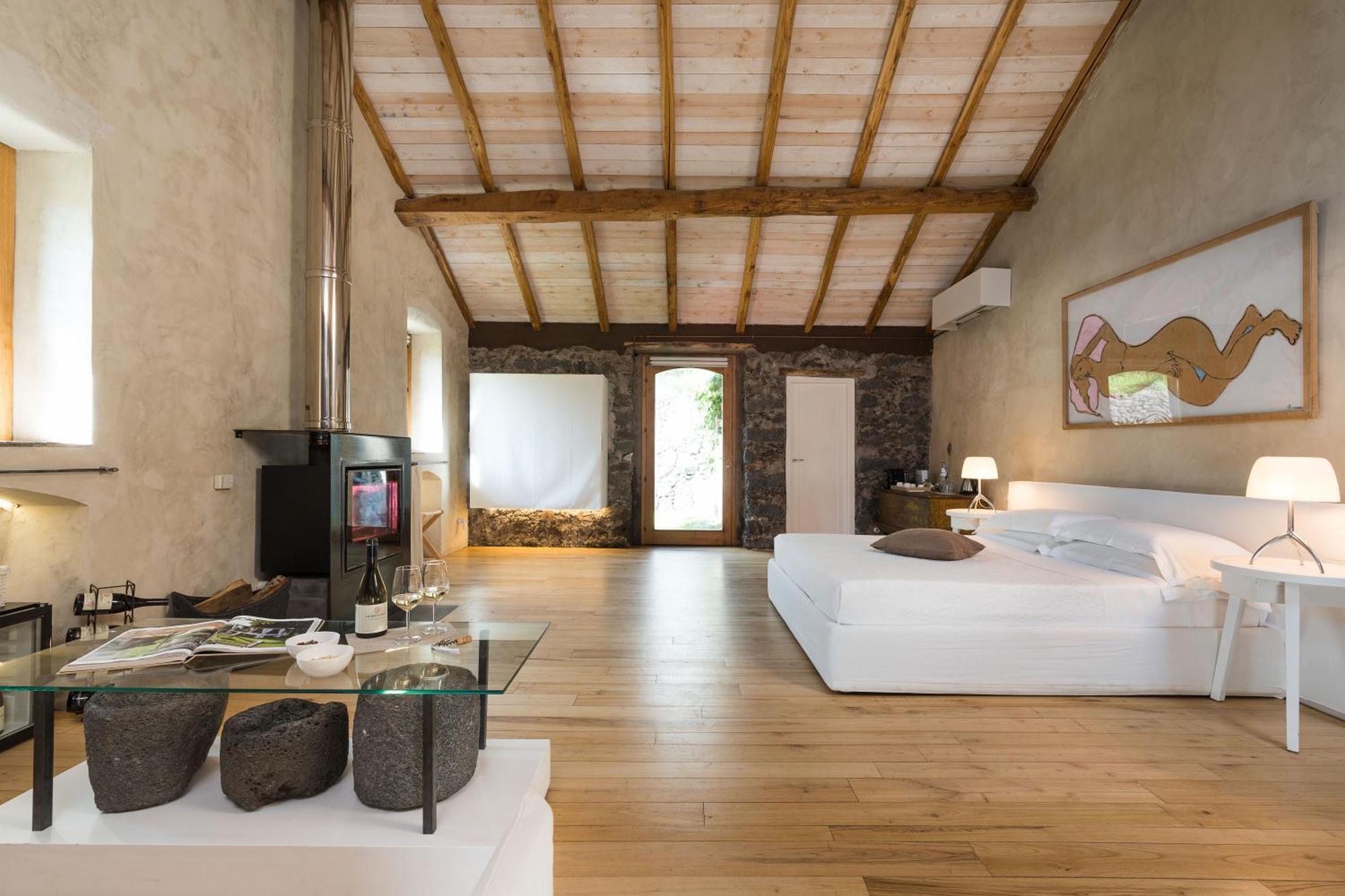 Отель Monaci Delle Terre Nere Цафферана-Этнея Экстерьер фото
