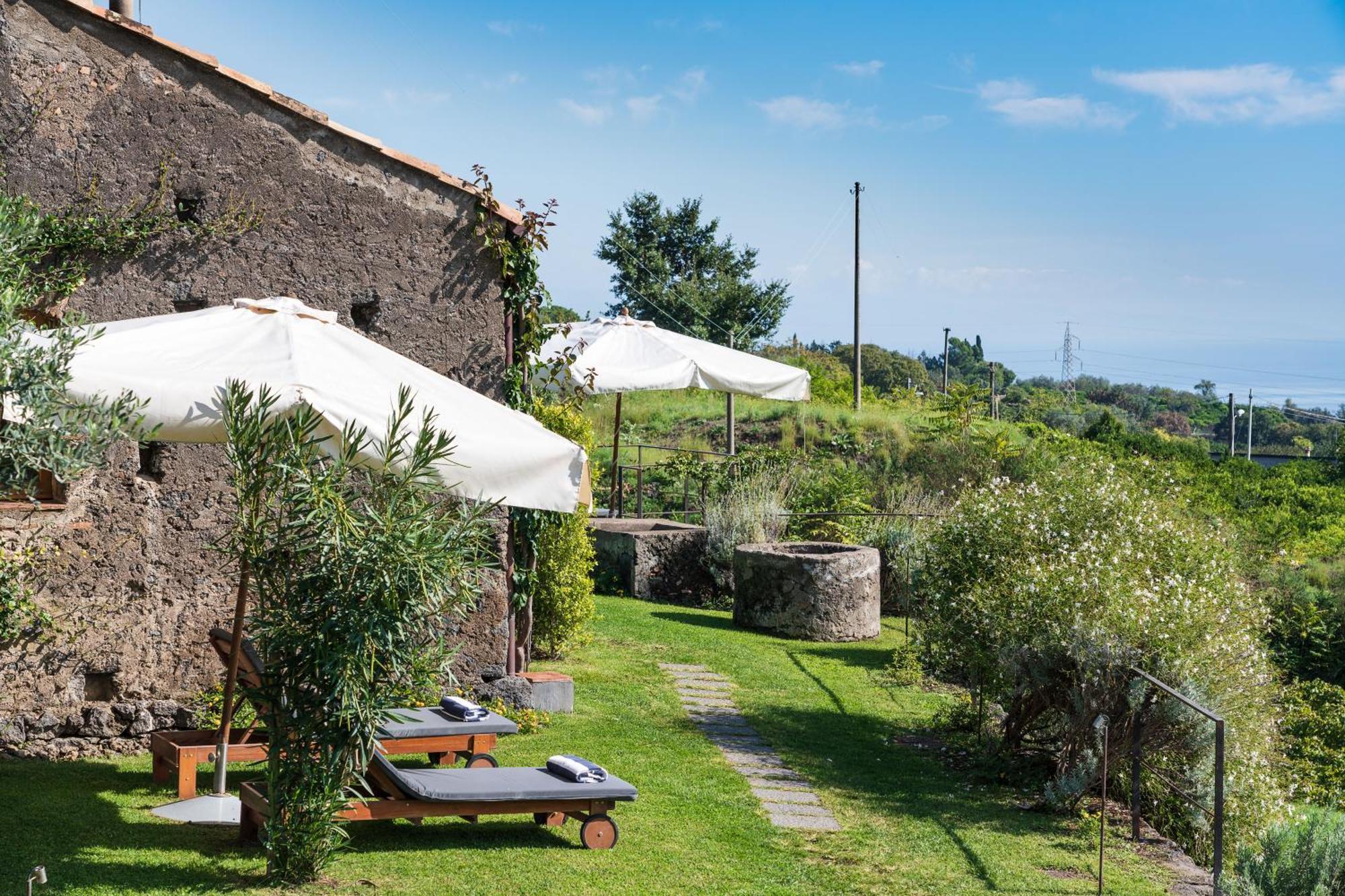 Отель Monaci Delle Terre Nere Цафферана-Этнея Экстерьер фото