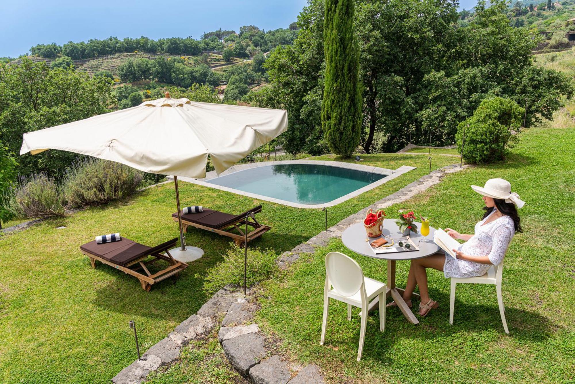 Отель Monaci Delle Terre Nere Цафферана-Этнея Экстерьер фото